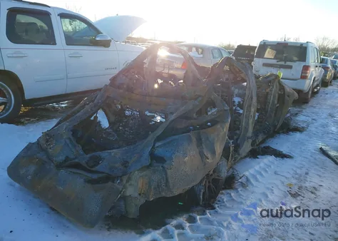 2023 Tesla Model Y Awd/Long Range Dual Motor All-Wheel Drive z USA, uszkodzony, nr VIN 7SAYGDEE9PF805990